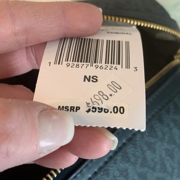 ❌SOLD❌ Authentic Michael Kors duffle bag - Picture 15 of 17